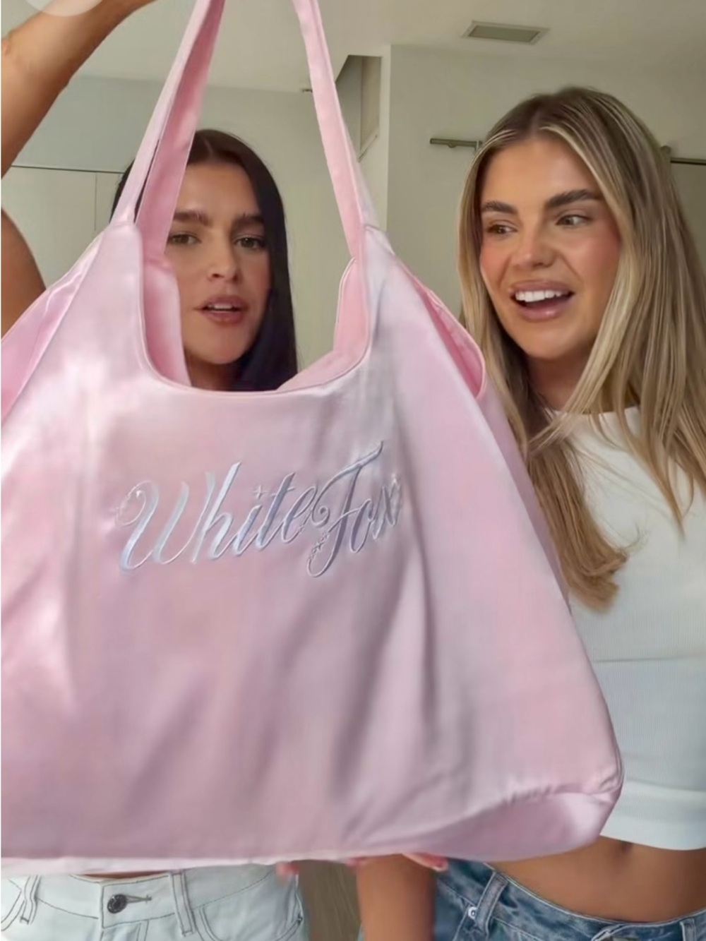 Sale! NWT Exclusive White Fox Boutique Large Pink Logo Branded Festival Tote